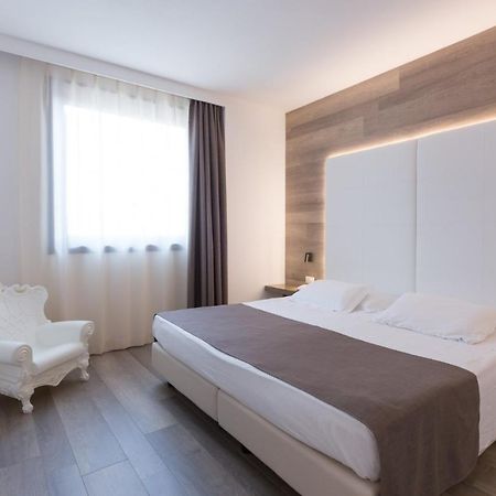 City Hotel & Suites 폴리뇨 외부 사진