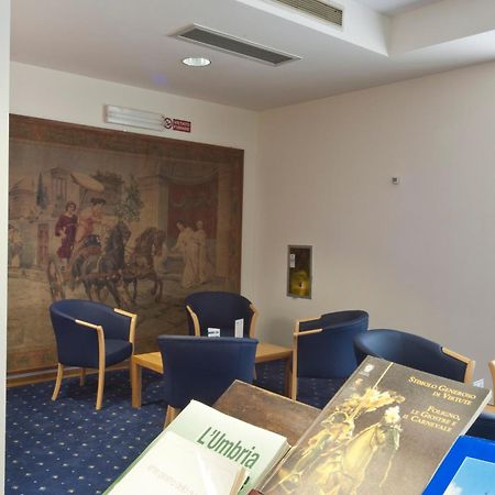 City Hotel & Suites 폴리뇨 외부 사진