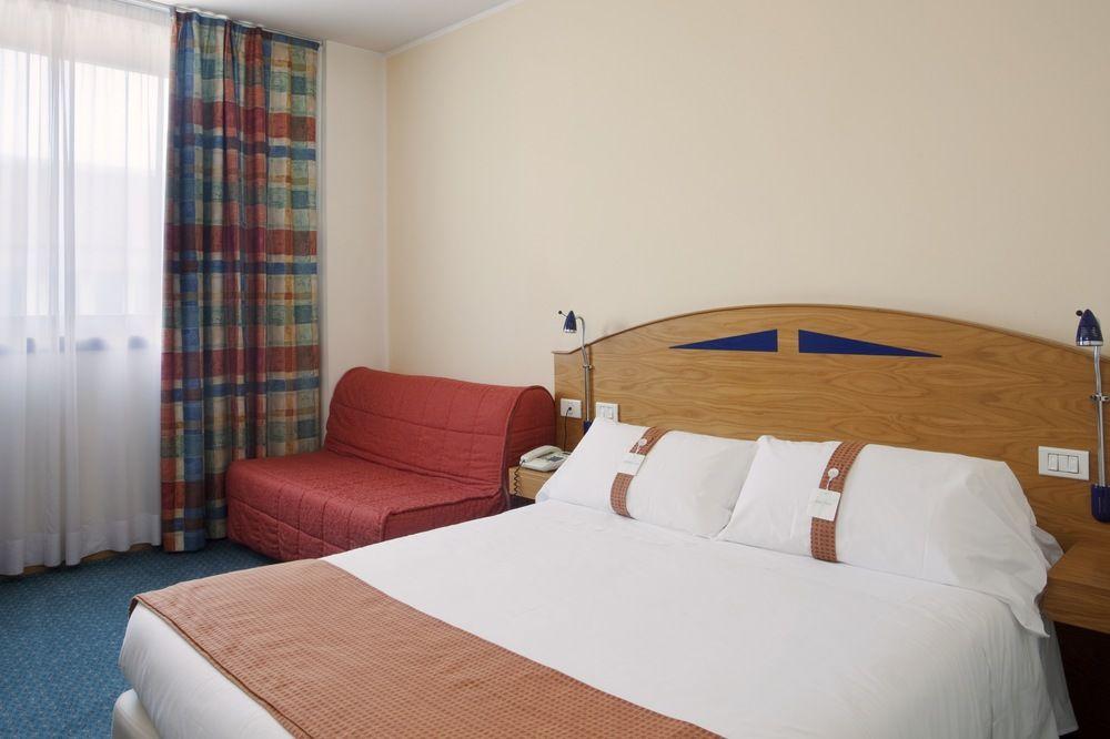 City Hotel & Suites 폴리뇨 외부 사진