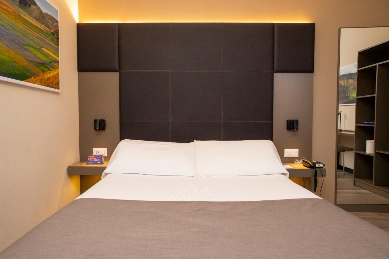 City Hotel & Suites 폴리뇨 외부 사진