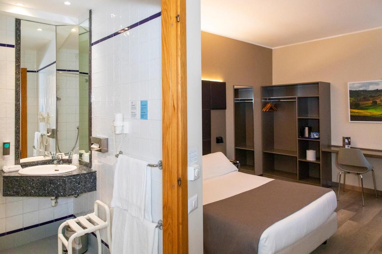City Hotel & Suites 폴리뇨 외부 사진