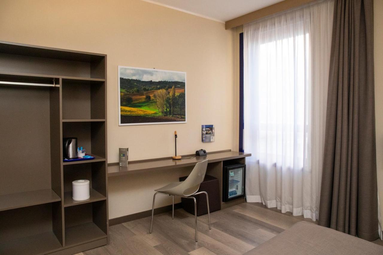 City Hotel & Suites 폴리뇨 외부 사진