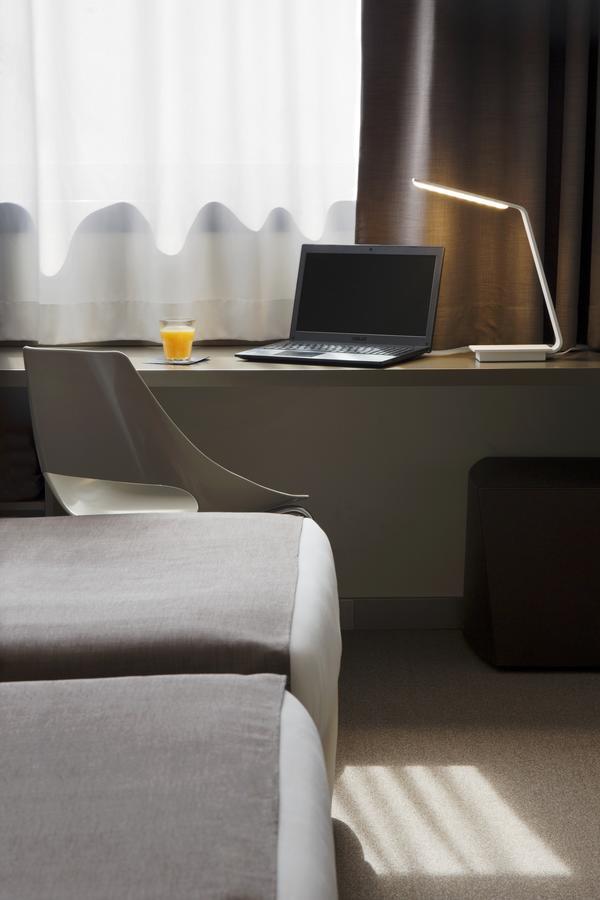 City Hotel & Suites 폴리뇨 외부 사진