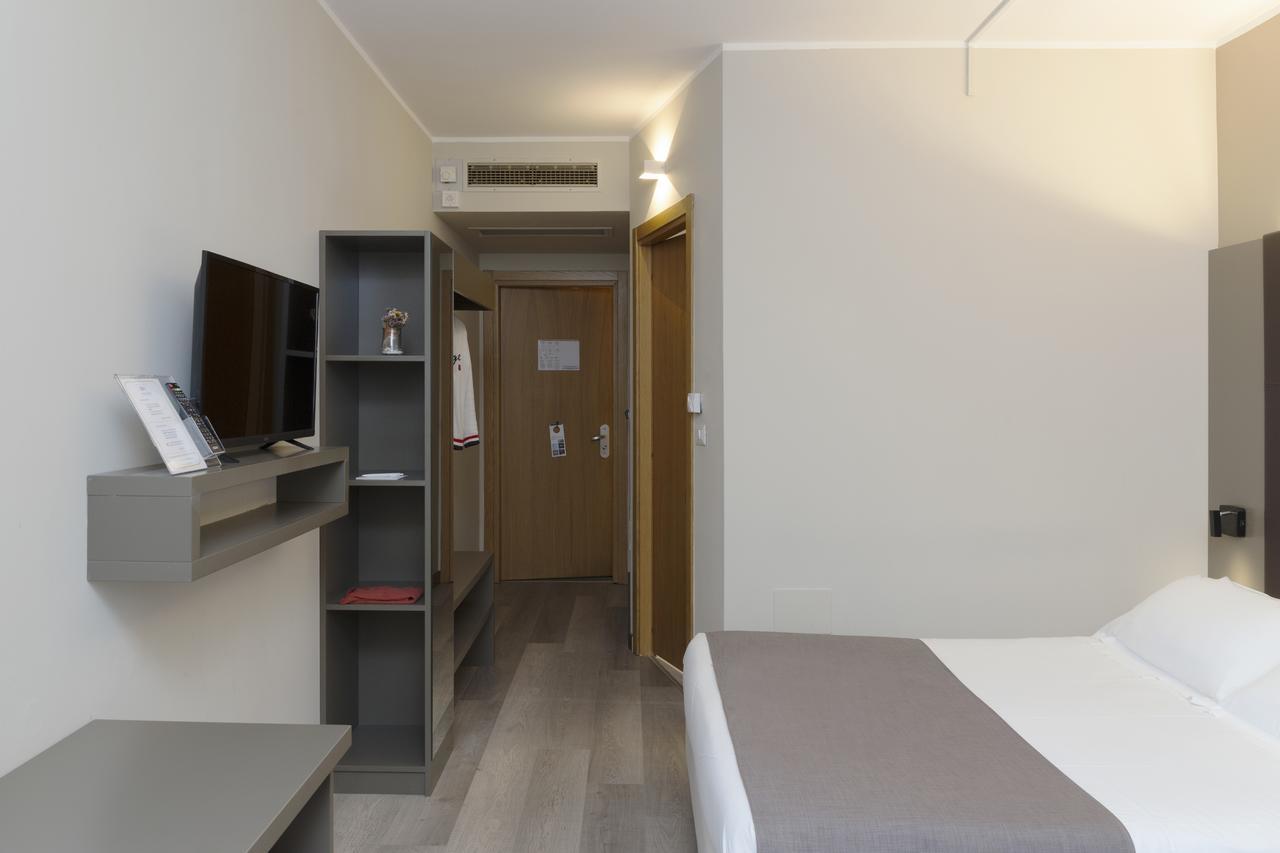City Hotel & Suites 폴리뇨 외부 사진