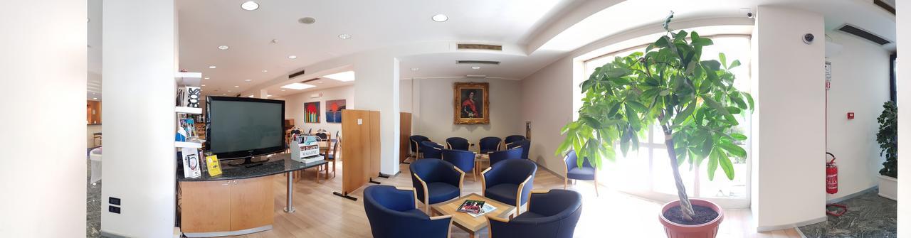 City Hotel & Suites 폴리뇨 외부 사진