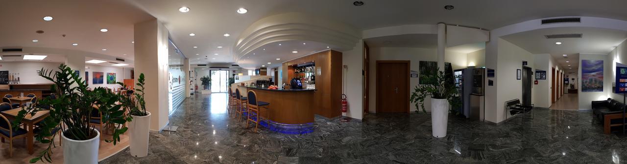 City Hotel & Suites 폴리뇨 외부 사진