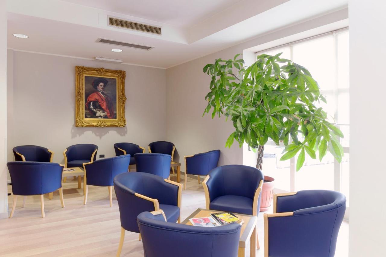 City Hotel & Suites 폴리뇨 외부 사진