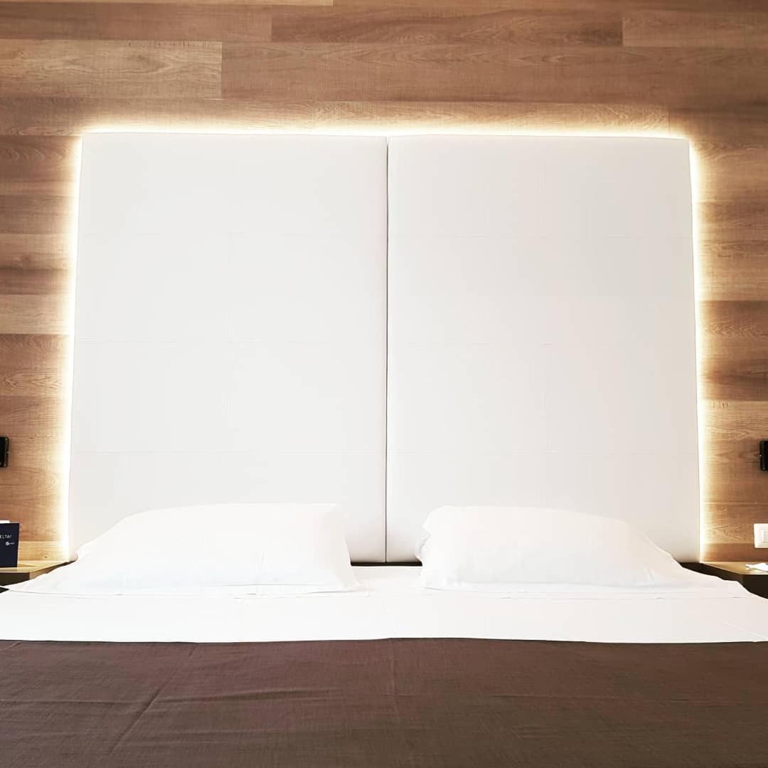 City Hotel & Suites 폴리뇨 외부 사진