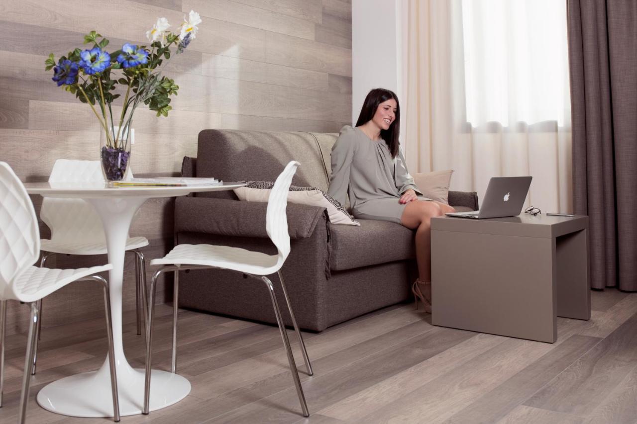 City Hotel & Suites 폴리뇨 외부 사진